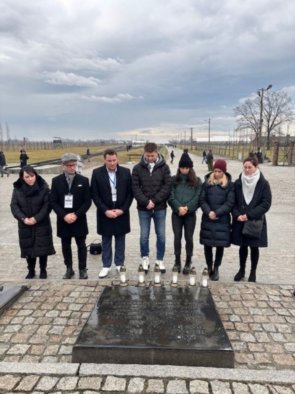Nie wieder - die VBE Delegation gedenkt der Opfer der Shoah, mit dabei BLLV Vizepräsident Tomi Neckov
