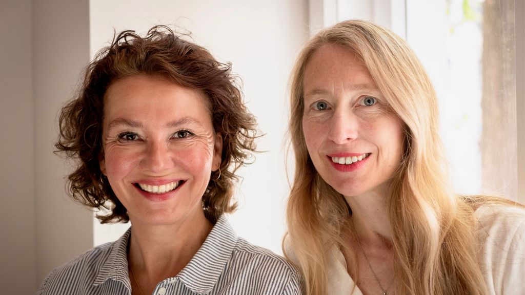 Bild: Saskia Straße von Ridder (links) und Claudia Rieß (rechts) setzen sich mit ihrer gesammelten beruflichen Expertise dafür ein, dass Frauen fit und gelassen durch die Wechseljahre kommen.